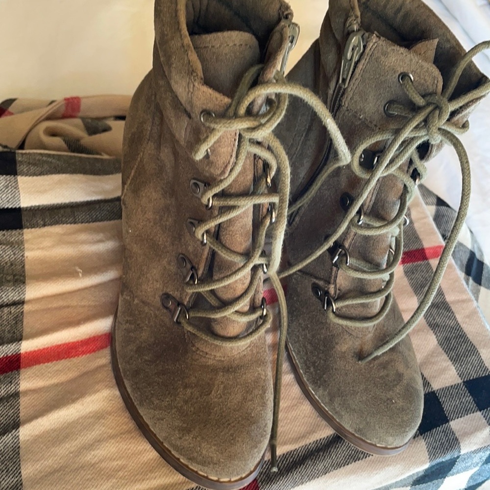 CANDIES green suede lace up heeled boots size 6.5